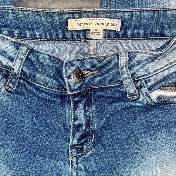 Forever 21 Low Rise Distressed Jeans Women’s Size 26 - Picture 8 of 9